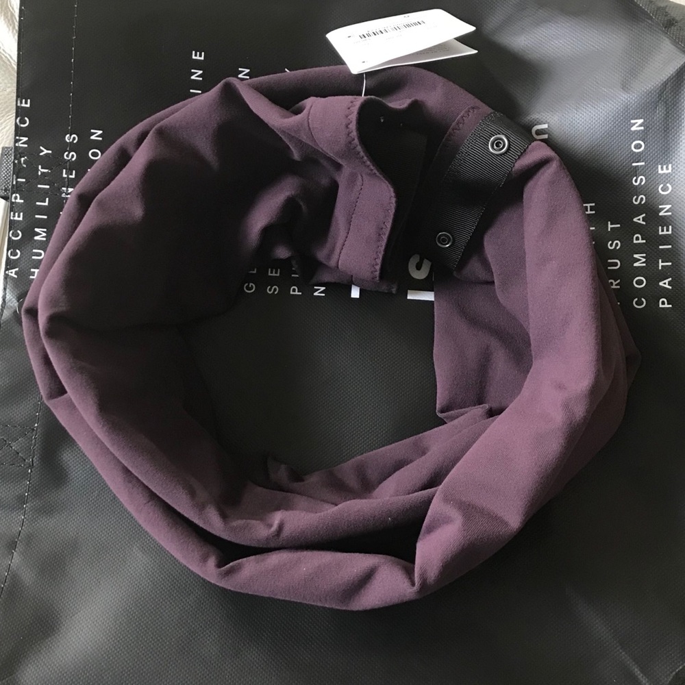 NWT BCHR LULULEMON VINYASA SCARF - - BLACK CHERRY - Picture 2 of 8